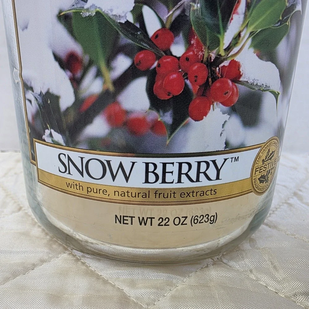 New Rare HTF Yankee Candle Snow Berry Jar Candle 22 Oz‎
